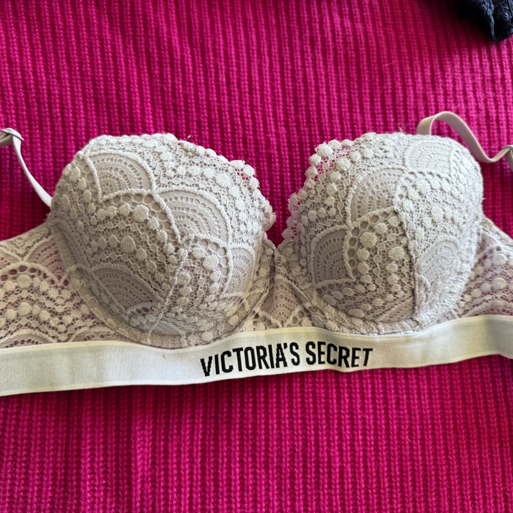 Victoria's Secret Ivory Lace Bra